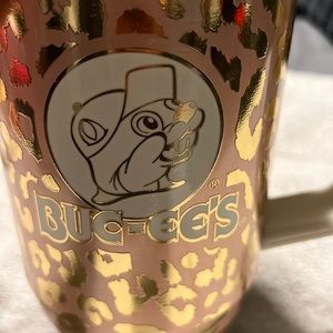 But-ee’s 40oz tumbler.